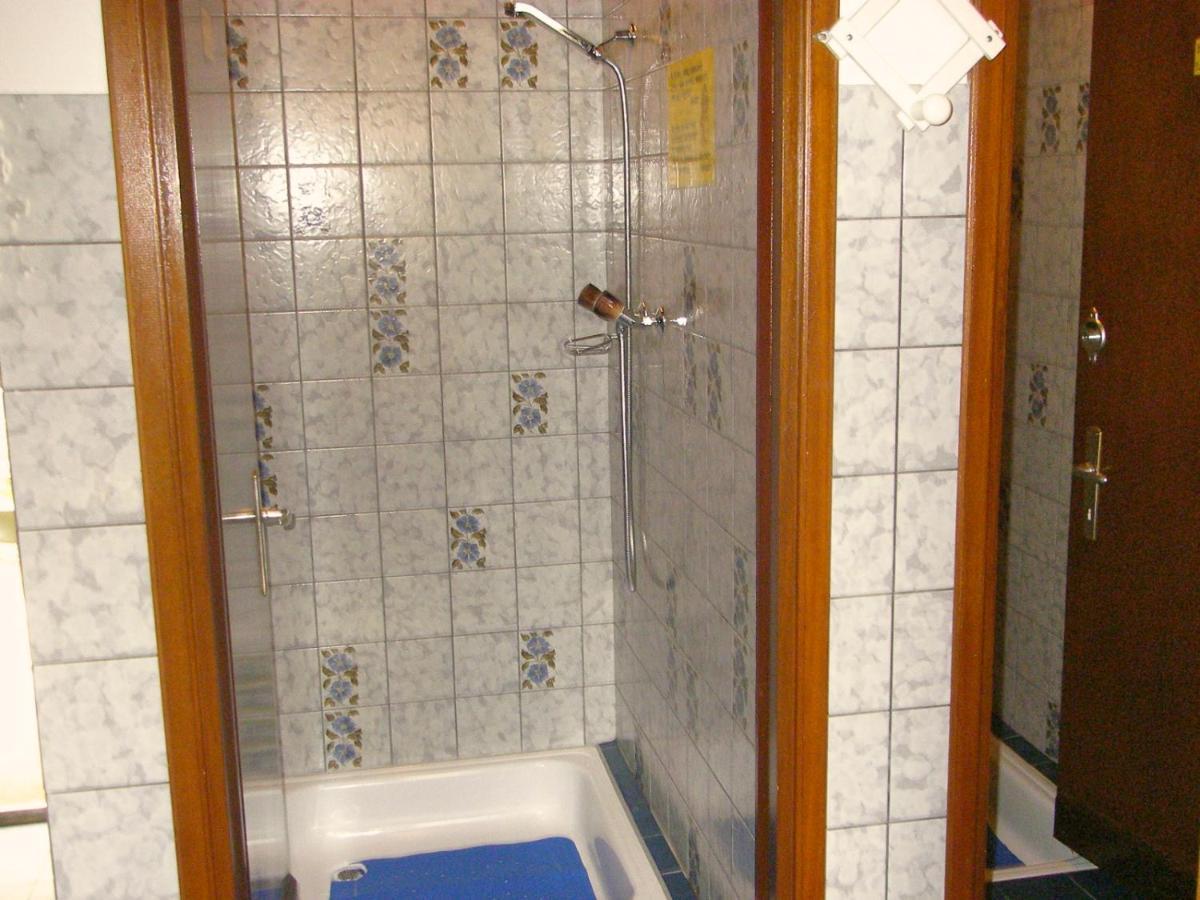 Baracca Backpacker Hostel Aurigeno Kamer foto
