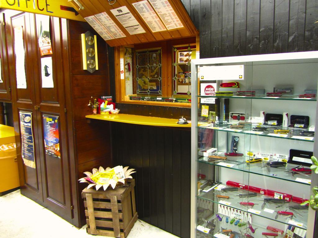 Baracca Backpacker Hostel Aurigeno Buitenkant foto