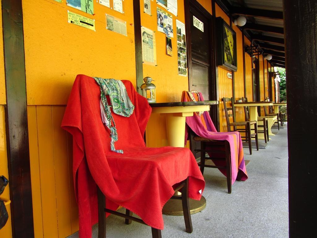 Baracca Backpacker Hostel Aurigeno Buitenkant foto