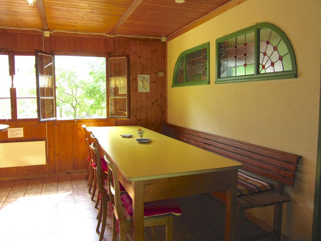 Baracca Backpacker Hostel Aurigeno Kamer foto